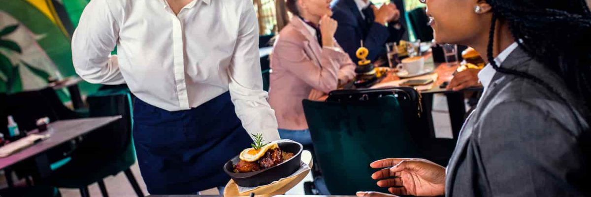 Descubra como a padronização de processos no restaurante pode transformar seu negócio